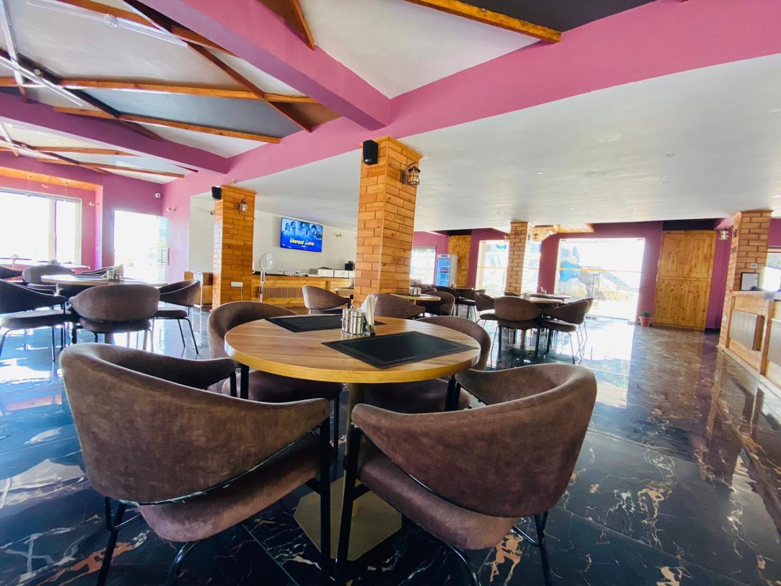 The Aesthetic Hotel & Restaurant Bhīm Tāl Екстериор снимка