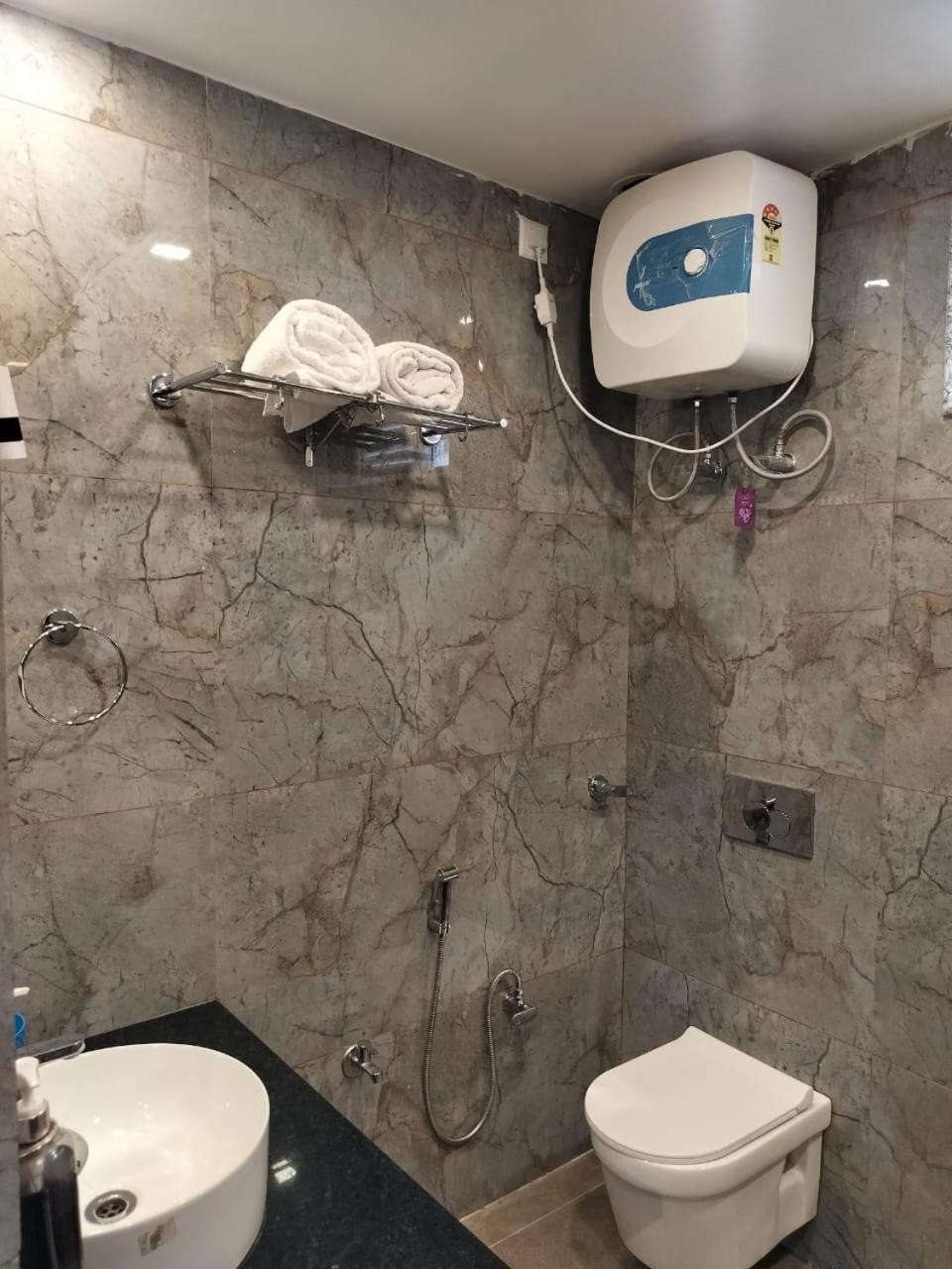 The Aesthetic Hotel & Restaurant Bhīm Tāl Екстериор снимка
